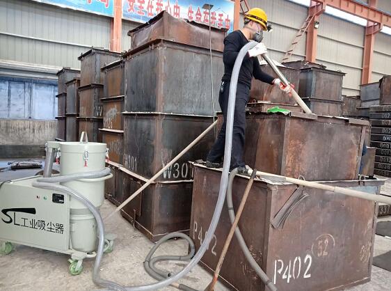 清理保（bǎo）溫箱內（nèi）的耐火材料